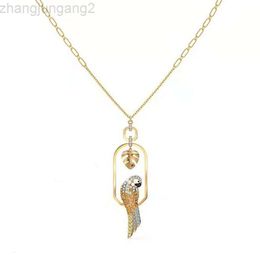 Designer Swarovskis Sieraden Shi Jia 1.1 Originele sjabloon Gold Ginkgo Leaf Parrot kinderlijke ketting dames zwaluwselement kristallen trui