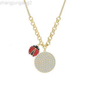 Diseñador Swarovskis Jewelry Shi Jia 1 1 Plantilla original Etiqueta redonda Redonda Seven Star Ladybug Collar femenino Elemento de cristal