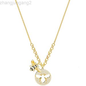 Designer Swarovskis Sieraden Shi Jia 1 1 Originele sjabloon Goud ronde label Little Bee ketting Vrouw Swallow Element Crystal Collar Chain