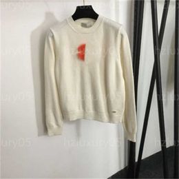 Suéter de diseñador Ropa de mujer Suéter de otoño Carta de felpa Decoración Manga larga Cuello redondo Jersey Sólido Top de punto Suéteres para mujer Blanco