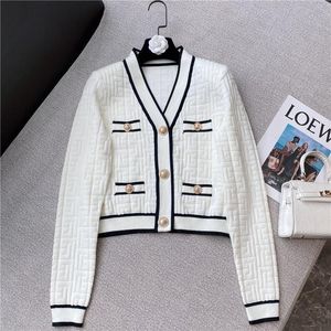 Chandail de créateur femme manteaux de créateurs cardigan femme femme femme outrewearblack blanc à manches longues à manches haut de gamme Polo Pocke de poche de poitrine de poitrine de poche cardigan