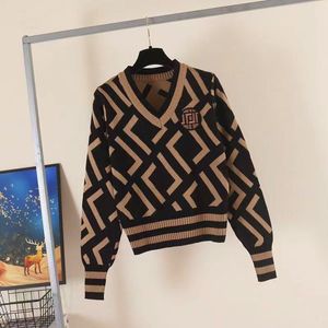 Suéter de diseñador para mujer Otoño Prendas de punto Cuello en V rayas cardigan Manga larga Mujeres Bordado Jacquard Cardigan tejer suéteres Abrigos