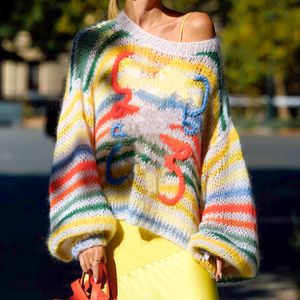 Designer Sweaters Losse damestrui in regenbooggestreepte trui