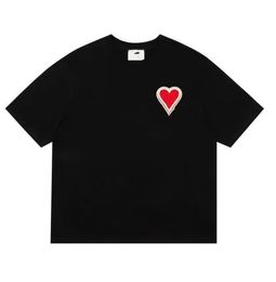 2024 T-shirt de créateur d'été pour hommes Top à manches courtes pour femmes T-shirt de marque de luxe A T-shirt imprimé Ami Casual Heart Scoop Neck Top pour femmes