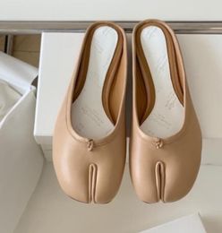 Designer Tabi Ballet Shoes Dance Dress Shoes Party Luxury Leather Ankle Slippers Sandals Chaussures semi-décontractées Flat Lambskin Leg Party Ballet Shoes Slippers Taille 35-40