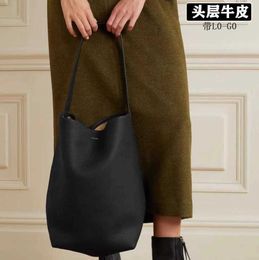 Designer De rij lederen draagtas met grote capaciteit n / s Park Tote Bag minimalistische emmerschouder Lichte luxe en hoog gevoel Eenvoudige stijl