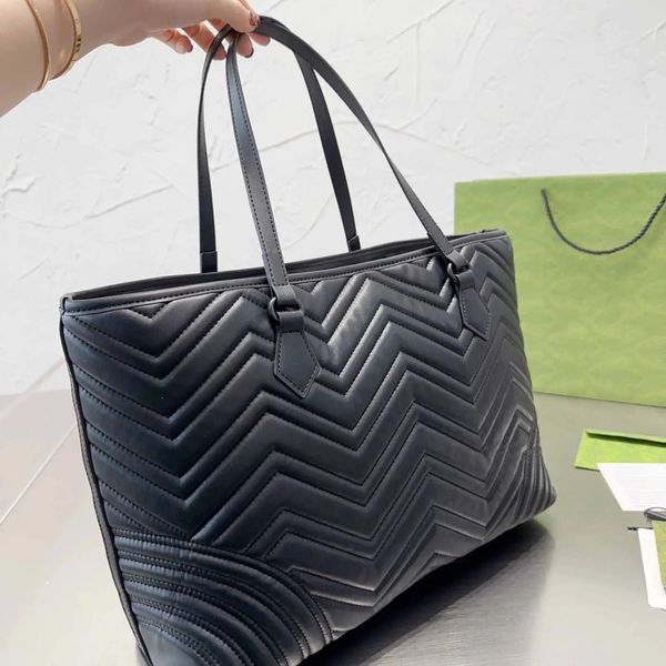 Designer the Tote bags Business Travel Bag Classic Diagonal Stripes Sac à main matelassé Noir Shopping Purse Shoulder