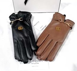 Diseñador Espesar Carta Cinco Dedos Guantes Para Hombre Para Mujer Otoño Invierno Cálido Suave Color Sólido Marca Impresión de Letras Guante de Cachemira de Cuero Genuino