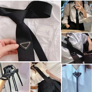 Designer Tie Designer Hommes Femmes Soie Cravates Mode Classique Marque De Luxe En Cuir Cravate Noeud Pour Hommes Dames Cravates Costume Géométrique Cravates