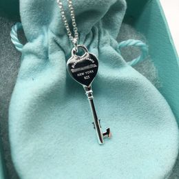 Collier de créateur tiffanyjewelry 925 Silver Love Small Key Collier pour femmes Mini Platin Platem en forme de cœur avec chaîne en argent sterling Gift