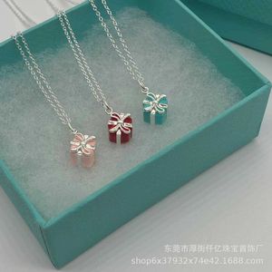 Designer Tiffay and Co Edition High Edition Enamel Christmas Box S925 Collier en argent sterling Fashion Collier Simple Collar chaîne