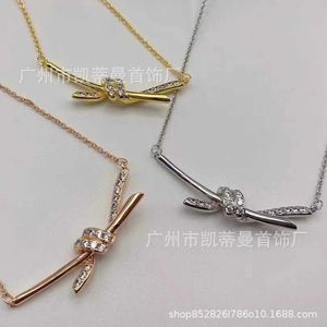 Designer tiffay and co Knot Necklace femmes en argent sterling 18K Gold Cross Bow chaîne de clavicule Gu souffrant du même style