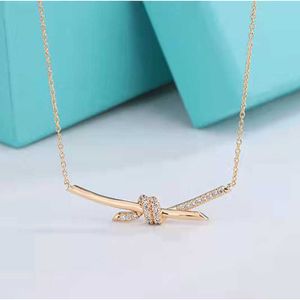 Ontwerper tiffay en co gedraaide touw ketting S925 zilveren diamanten knoop hanger semi diamant super flash sleutelbeenketting hetzelfde als Gu noodlijdende