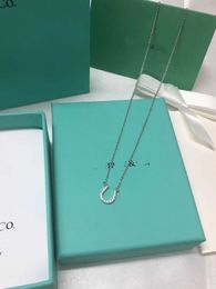 Diseñador Tiffany Jewelry 2023 Nuevo collar femenino en forma de U Cadena de clavícula de taladro completo, que significa "Love U" Confesión Regalo Luz Essentails de lujo AAA