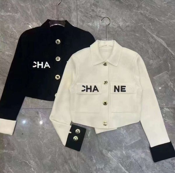 Designer Top Qualité Polo Polo Vestes Femmes Mode Poitrine Poche Alphabet Broderie Imprimé Boucle En Métal Tricoté Cardigan À Manches Longues Jacke Xiang Mihu 13