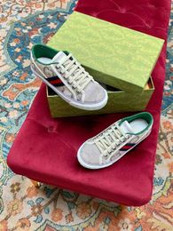 Diseñador Top zapatillas de deporte Moda para hombres y mujeres Zapatos casuales Letras vintage impresas empalme clásico rojo y verde con caja 35-46