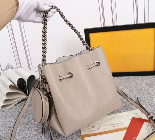 Bolso de mano de diseñador, bolsos de lujo Bella, bolsos de hombro para mujer, cuero de primera calidad, letra de flor perforada, mini totes, bolso de viaje de moda para mujer, venta al por mayor