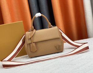 Designer sac fourre-tout luxe ClnuyBB sacs à main femmes sacs à bandoulière Lettre de fleur en cuir de qualité supérieure petits fourre-tout dames mode voyage sacs à main en gros