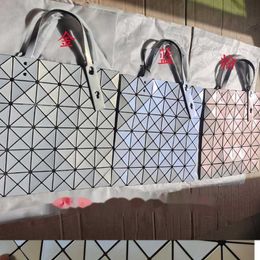 Bolsas de bolso de diseño para mujeres Bolsa de venta de liquidación japonesa Factory Limited en junio Cambio a seis cuadrícula Beimu Color Sequin Diamond Single Shoulder Tote para