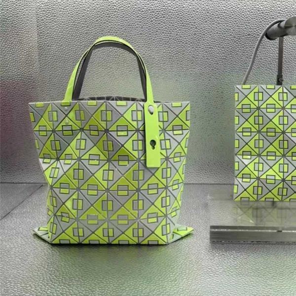 Sacs fourre-tout designer pour les femmes Vente de dédouanement sac à main 2024 épaule japonais sac d'origine FACTOIRE FEMMES NOUVEAUX MILGES SHOCK DE BLAMME DE BLAIS