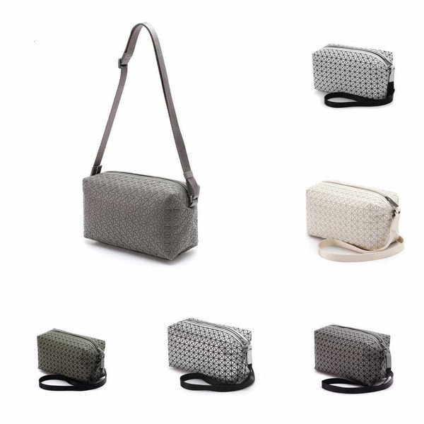 Bolsas de diseño para mujeres Venta de liquidación plegable Japonés NUEVO SILICONA NUEVA SADDLE BOLSA MENTE Y MUJER Diamante Diamante Camina de cuerpo cruzado Square Camera de hombro