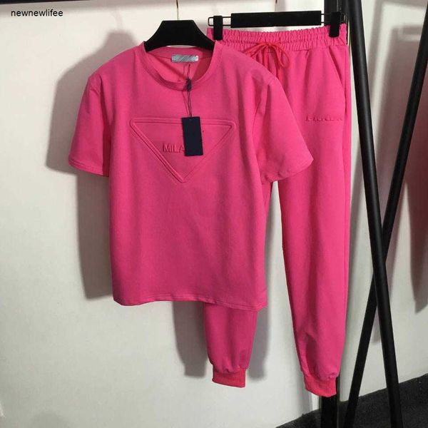 Designer Tracksuit Femmes Brand Vêtements pour femmes Summer Two Piece Set Fashion Triangle Ladies T-shirt Girl Pants 10 janvier