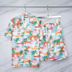 Chándales de diseñador Ropa deportiva Impresión hawaiana Verano Haruku Camisa con botones de manga corta Pantalones cortos de playa Traje informal de calle para hombres 2 piezas.