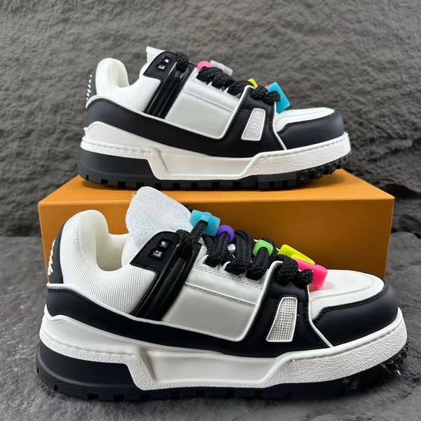 Diseñador Trainer Maxi Sneakers Fashion Small Fat Ding grueso Suele Aumento de zapatillas para hombres y mujeres zapatos de pan colgante