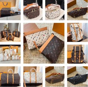 Bolsas de almohada de viaje de diseño Mujeres Mujeres Mantenga todo Ban Dou Liere 25B 30 40 50 Christopher Backpack Handbag Bag Bags Bolsas de libros al aire libre 5A Bumbag Homage Luggage