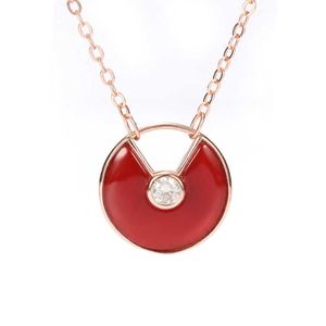 Collier de talisman doré de haute qualité de la tendance de haute qualité avec fritillaria noir rouge agate épais plaqué 18k verrouillage de serrure de serrure