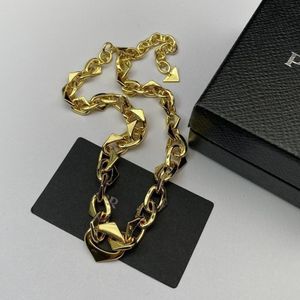 Designer driehoekige ketting met gouden en zilveren armband voor heren en dames gecombineerd met hanger kettingen voor koppels hiphop straatmode feestevenement