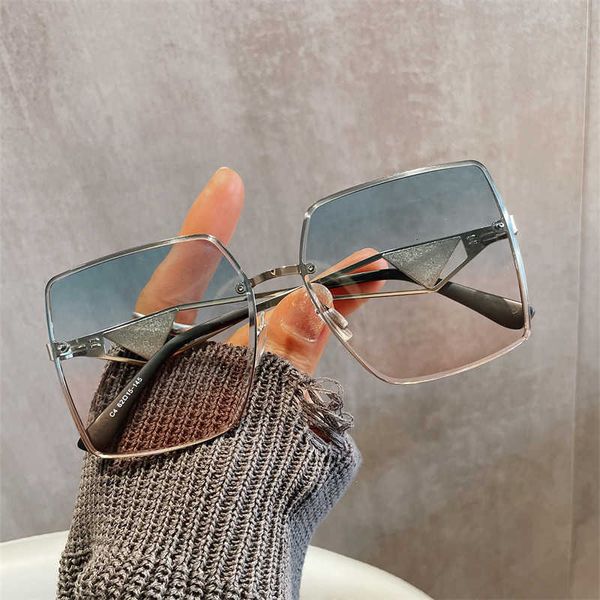 Diseñador Triangular firma gafas de sol geniales de lujo Súper alta calidad Gafas de sol recortadas para mujeres Cambiar gradualmente el color Personalizado Alta calidad Mismo