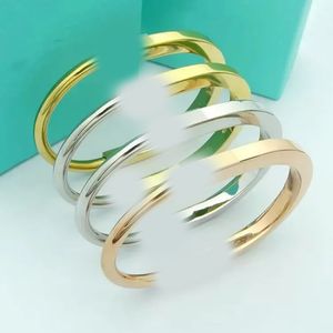 Designer U Lock Bracelets lisses Matériau en or Mode Demi-diamant Bracelet de verrouillage Couples Bracelet en argent