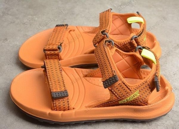 Diseñador UA Fat Tire Sandals Sliders Sandalias de verano para hombre Zapatillas de playa Chanclas para mujer Mocasines Black Outdoor Home Slides