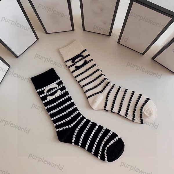 Designer-Unisex-Socken, zwei Paar luxuriöse Sport-Winter-Monogramm-Socken mit bestickten Schleifenkästen