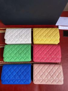 Designer améliore la boucle magnétique boucle métallique handle de glissière Mini portefeuille de chaîne de femmes de mouton caviar avec porte-banc de portefeuille sac à bandoulière