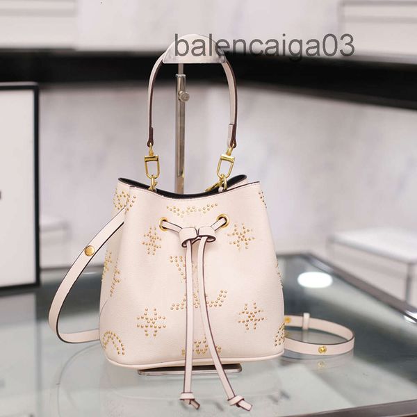 Diseñador V Bolsa Bolsos Playa Crossbody The Tote Hombro Bolsa de cubo Luxurys Moda Marcas Hombre Mujer Lunares Blanco Cuero Messenger Bolsa de maquillaje