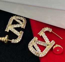 Diseñador v cz Pendientes de aro de oro para mujeres 18k Gold con letras de moda Stud para el regalo de joyería de fiesta