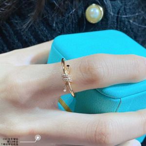 Ontwerper V gouden Gu noodlijdende ring met dezelfde knoop met diamant verweven Tanabata Valentijnsdag geschenk H3LN