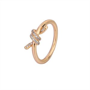 Designer V Gold High Edition Nieuwe Knoop Ring for Women Brand Pating 18K Rose Twisted Rope With Elegant Feeling 06OC