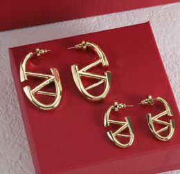 Diseñador v Pendientes de aro de oro para mujeres 18k Gold con letras de moda Stud para el regalo de joyería de fiesta