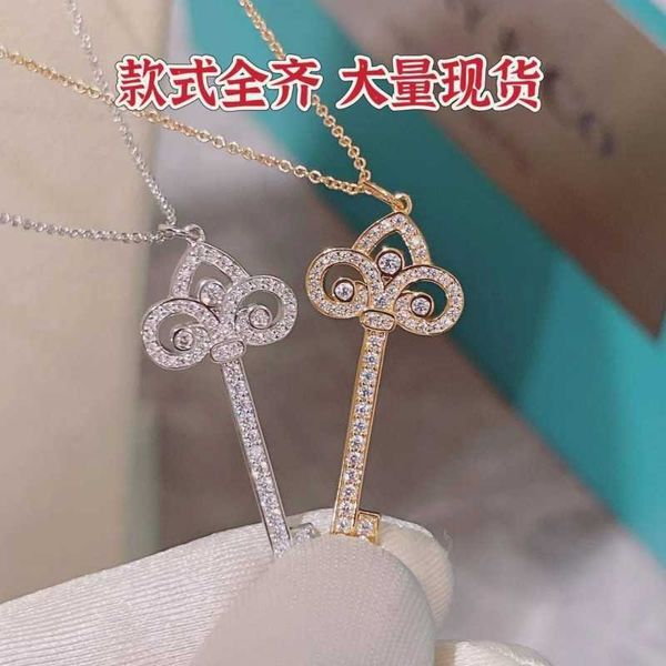 Designer V Gold Material Argent pur Tiffany and Co Rose Full Diamond Key Collier Chandail Chaîne Électrique 18K