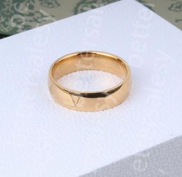 Diseñador V Letra Band Rings Mujeres 18K Gold de acero inoxidable Atar acero inoxidable Suministros de joyas de boda anillo de tallado fino