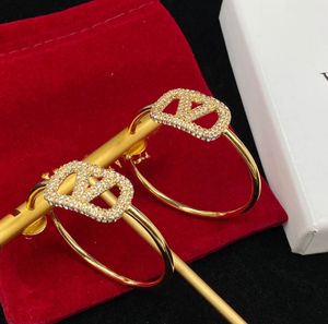 Designer V Pearl Big Boucles d'oreilles pour femmes 18 km plaqué avec des lettres de mode Stud de personnalité pour bijoux de fête Gift Top Quality