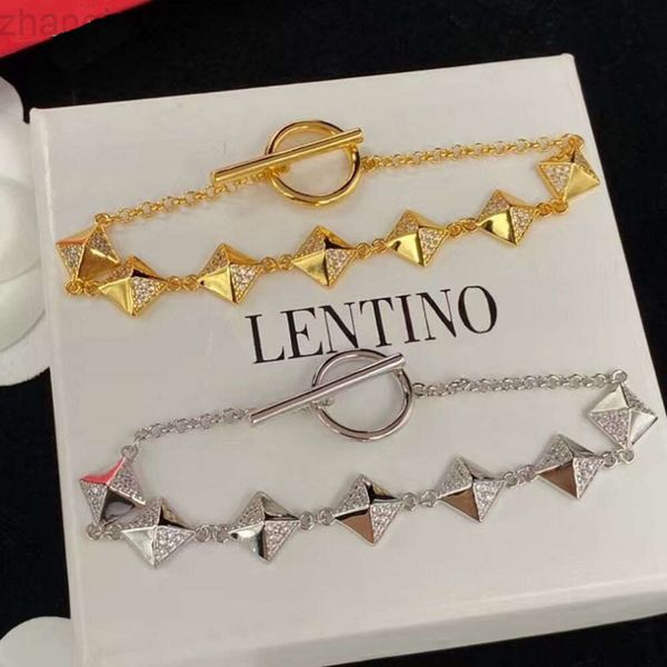 Designer Valentine Fashion Valantino Huajia 23 incrusté d'eau diamant rivet de haute qualité en laiton matériel industrie lourde simple nouveau bracelet universel pour hommes et femmes