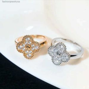 Designer Van Clee Fanjia Bague trèfle haute édition pour femme plaquée avec or 18 carats plein diamant Lucky Grass Couple Ring Light Bague de mode de luxe