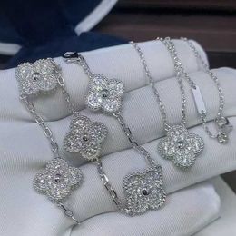 Designer van vier blad klaver armbandarmbanden 2024 18k gouden liefde bangle hanger sprankelende kristal diamanten feestjuwelenzzl6jbv3