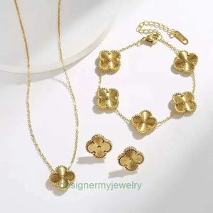 Designer Van Four Leaf Clover Bracelet Designer Luxury NOUVEAU LURME Collier de pendentif Collier Golli