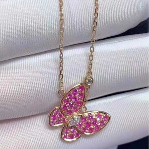 Designer busje Volledige diamant ingelegde kleurrijke vlinder ketting v goud dik vergulde 18k roze dames mode veelzijdige kraagketen cadeau