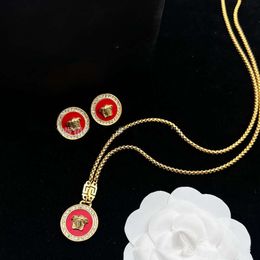 Bagues Vercaces de styliste pour femmes, bijoux Versages, nouveau collier Medusa avec bracelet en laiton gaufré et clous d'oreille, 2024